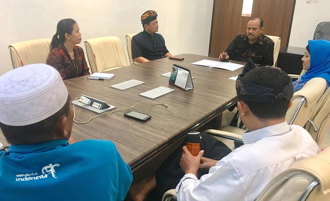 Meeting: Wakil Direktur Poltekpar Lombok Farid Said, saat melakukan meeting ke masing-masing Program Studi bersama para dosen terkait untuk membahas pembelajaran jarak jauh yang akan diterapkan di kampus selama himbauan WFH berlaku, beberapa waktu lalu.