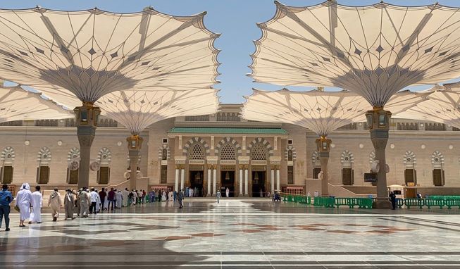 DIBUKA TAPI TERBATAS: Suasana Masjidilharam tadi malam (2/6). Pemerintah Arab Saudi telah membuka Masjidilharam di Makkah dan Masjid Nabawi di Madinah secara terbatas bagi jamaah. Namun untuk ibadah haji tahun ini, Pemerintah Arab Saudi belum ada keputusa