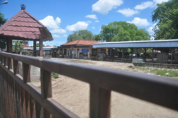 HINDARI KERUMUNAN: Pasar ternak di sejumlah lokasi di NTB sempat ditutup guna menghindari penyebaran virus Korona (dok. Lombok Post)