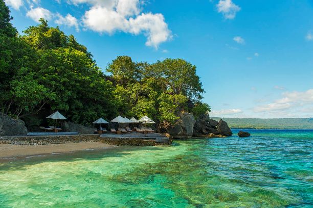 Salah satu pesisir Pulau Moyo yang dikelola Amanwana Resort (Foto : aman.com)