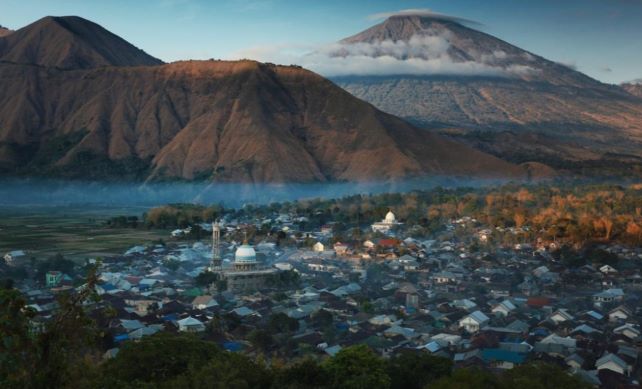 WARISAN DUNIA: Pemandangan Desa Sembalun yang masuk kawasan taman dunia atau UGG Rinjani-Lombok.( Humas NTB For Lombok Post )