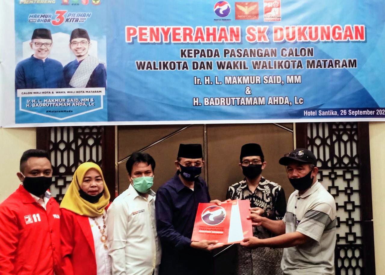 BANJIR DUKUNGAN: Calon Wali Kota dan Wakil Wali Kota Nomor Urut 3 HL  Makmur Said dan H Badruttamam Ahda saat menerima dukungan dari partai non parlemen yakni Partai Garuda, Partai Perindo dan PSI di Hotel Santika, Sabtu (26/9/2020) lalu.