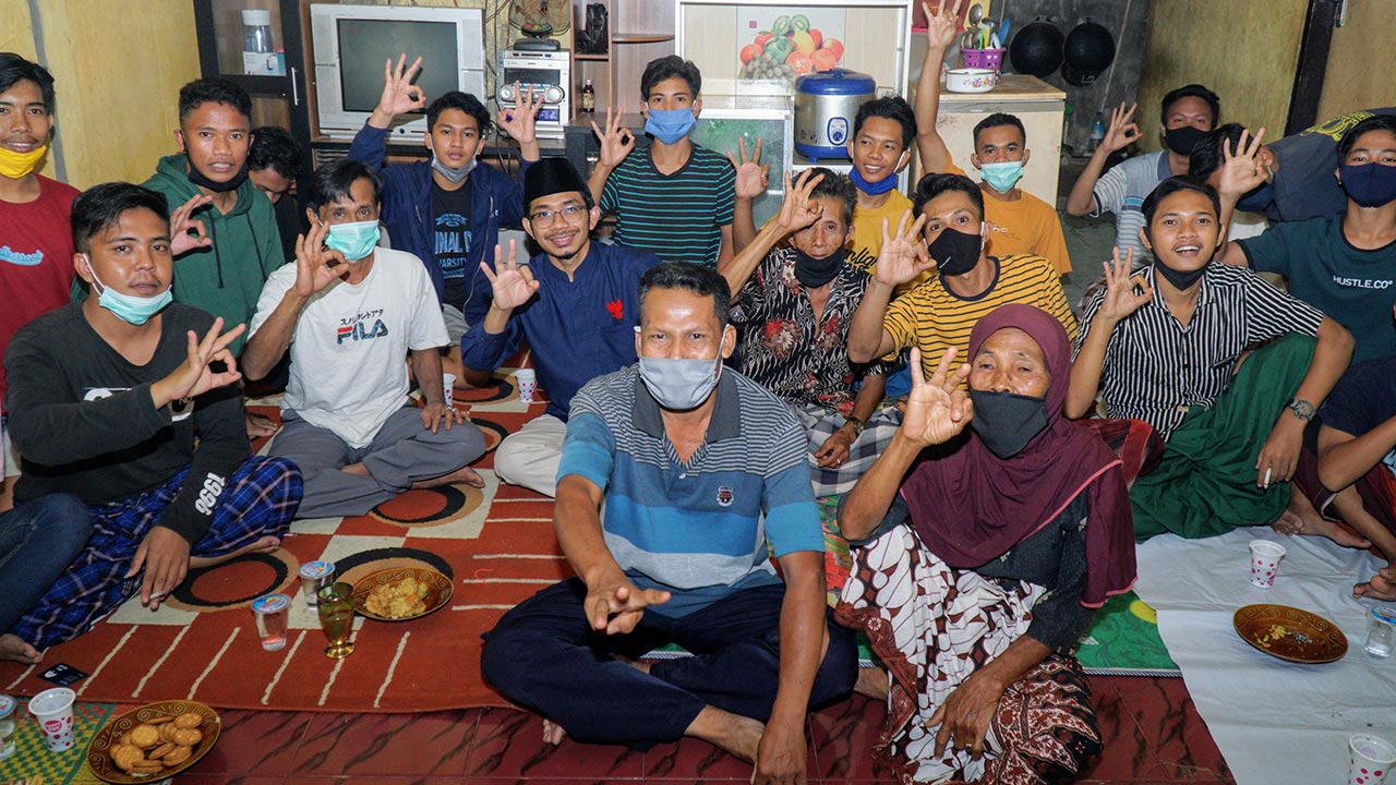 HARAPAN ANAK MUDA: Calon Wakil Wali Kota Mataram nomor urut 3 H Badruttamam Ahda menyambangi sejumlah anak muda perwakilan Komunitas Gendang Beleq Raden Nune pekan lalu.