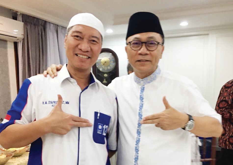 Politisi PAN H Muhammad Syafrudin (kiri) bersama Ketua Umum DPP PAN Zulkiefli Hasan.
