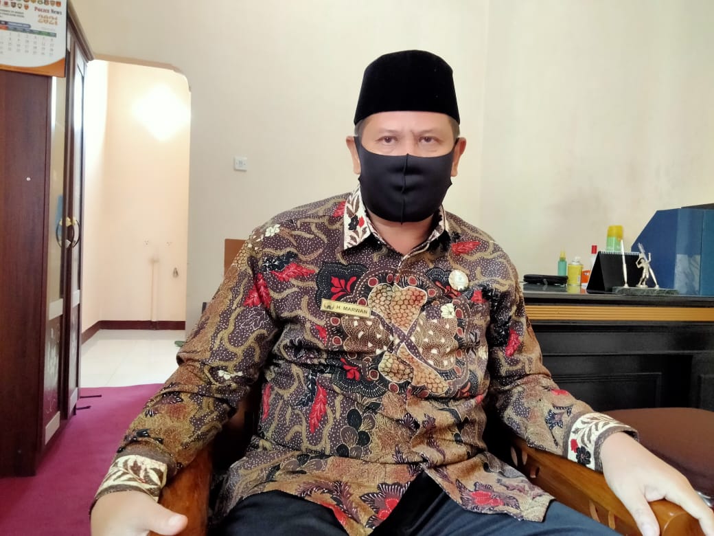 Kepala Dinas Perpustakaan dan Kearsipan Lombok Timur H Marwan. (supardi/lombok post)