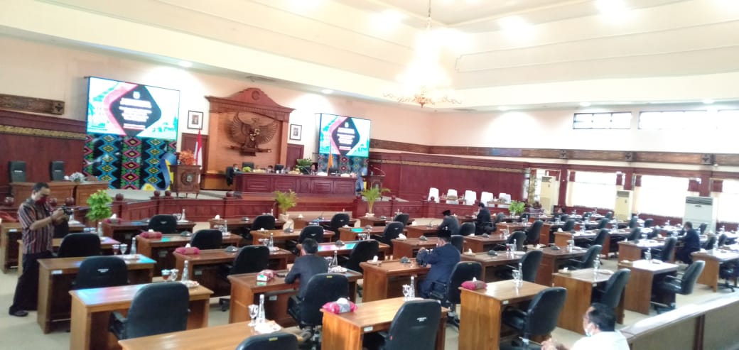 SEPI: Suasana rapat paripurna DPRD NTB masa persidangan I tahun 2021, beberapa waktu lalu.( LALU MOHAMMAD/LOMBOK POST)