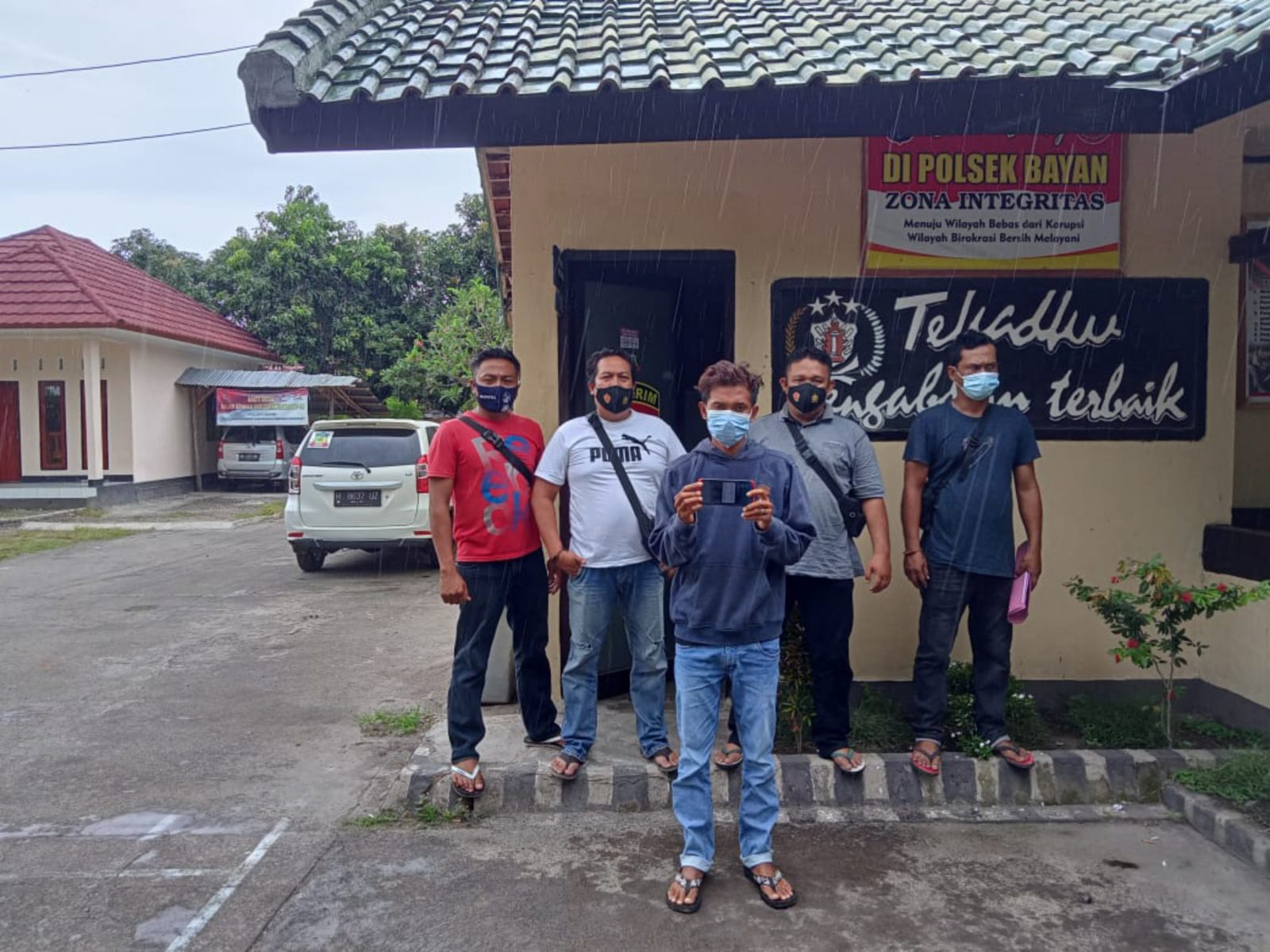 CIDUK: Pelaku pencabulan remaja dibawah umur di Kecamatan Bayan (tengah), di Polres Lotara, Kamis (8/1).