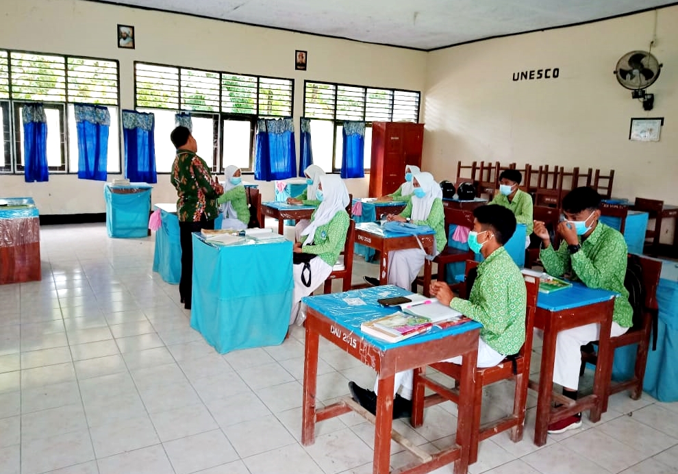 FOKUS BELAJAR: Suasana PTM kelas XII di SMAN 2 Kota Bima, awal pekan lalu. (IST/Lombok Post)