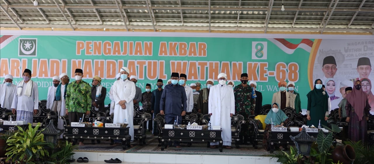 KONTRIBUSI UNTUK NEGERI: Ketua Umum PBNW Syaikhuna Tuan Guru Bajang KH Muhammad Zainuddin Atsani bersama para tamu undangan secara terbatas saat perayaan hari jadi ke-68 NW yang dihadiri secara virtual oleh Wapres KH Ma’ruf Amin dan Pengurus NW di 31 prov