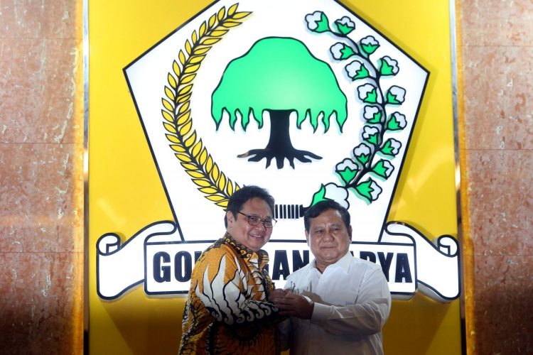 Ketua Umum Partai Gerindra Prabowo Subianto menemui Ketua Umum Partai Golkar Airlangga Hartarto. (Miftahulhayat/Jawa Pos)