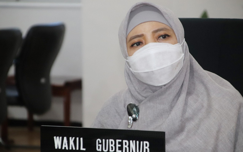 RAKORNAS: Wakil Gubernur NTB Hj Sitti Rohmi Djalilah menghadiri Rakornas Pengawasan Intern Pemerintah tahun 2021 secara virtual, Kamis (27/5/2021). (Diskominfotik NTB for Lombok Post)