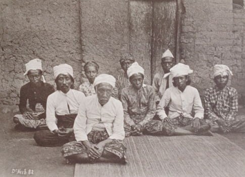 Kepala Distrik Praya Guru Bangkol  dalam Buku Naar Lombok karangan Dr CJ Neeb dan Abeek Brusse tahun 1897.