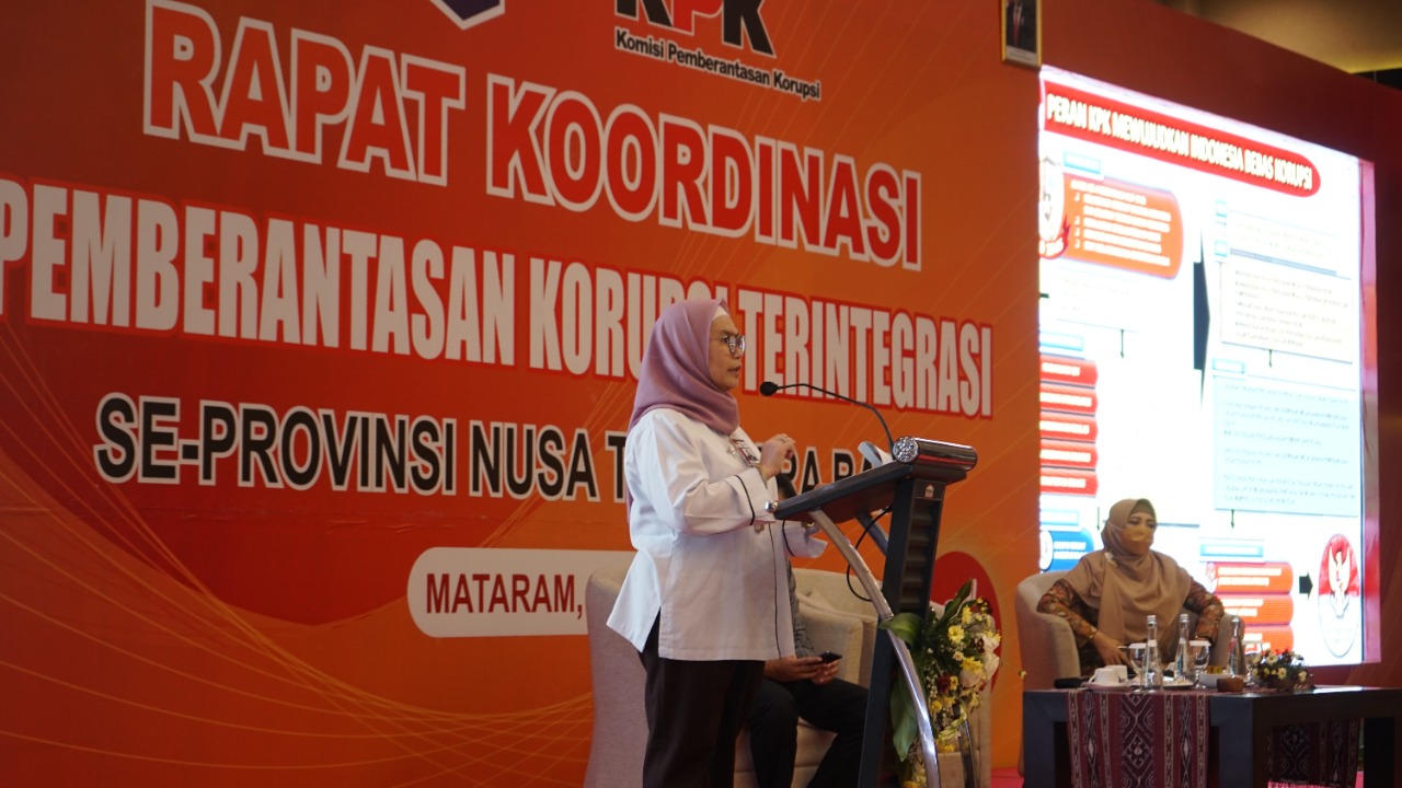 CEGAH KORUPSI: Wakil Ketua KPK RI Lili Pintauli Siregar memberikan sambutan saat Rapat Koordinasi Pencegahan Korupsi di NTB, di Golden Palace Hotel Mataram, Senin (28/6/2021). (Dinas Kominfotik NtB for Lombok Post)