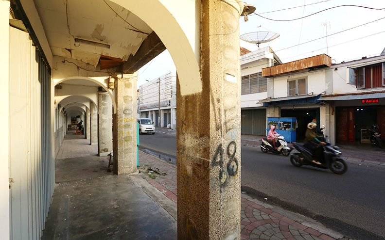 BELUM DIMAKSIMALKAN: Kota Tua Ampenan menjadi salah satu daya tarik Kota Mataram. Sayang potensi kota tua ini belum dikelola maksimal. (Ivan/Lombok Post)