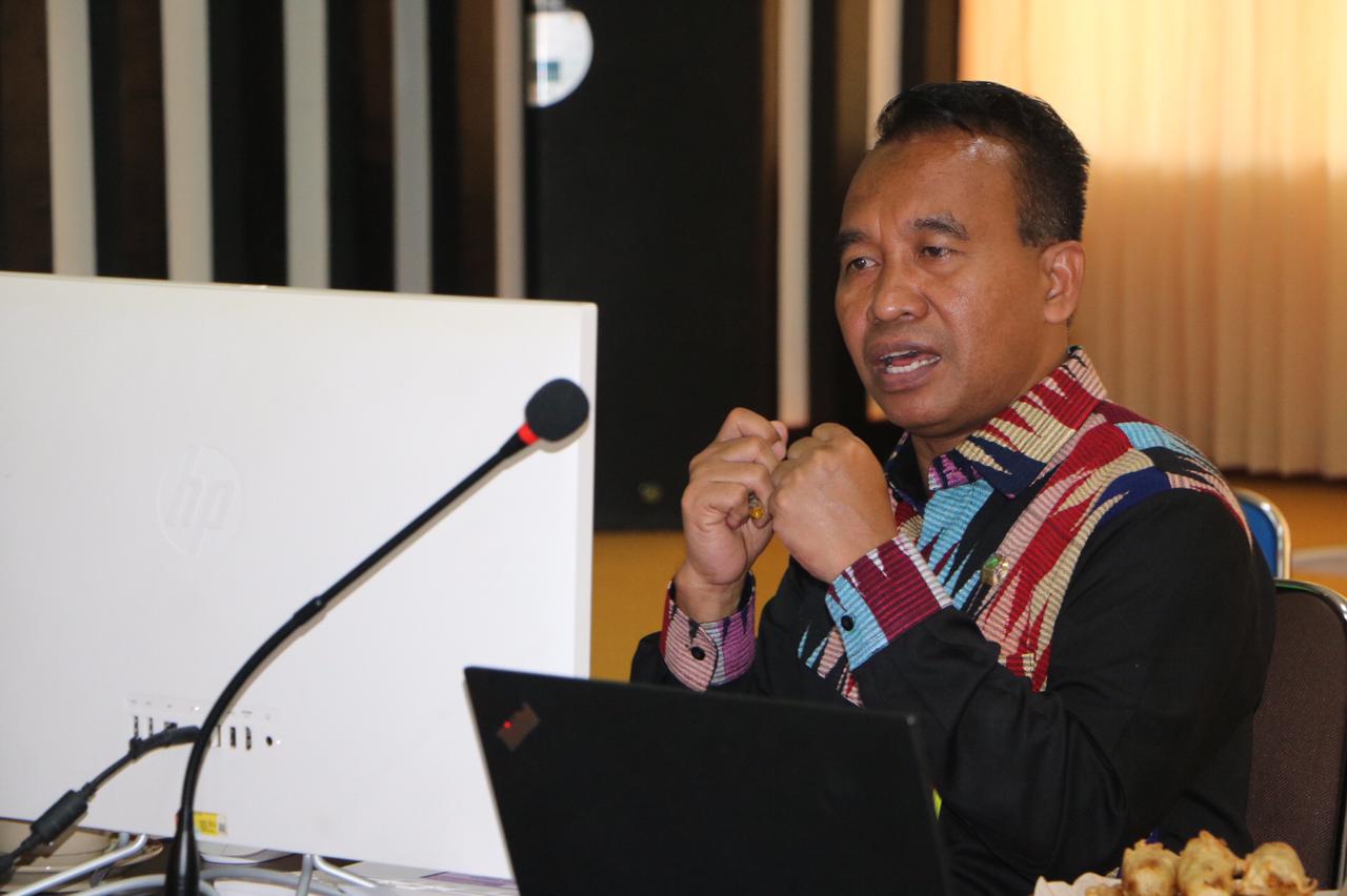 BERI ARAHAN: Kepala Dinas Kominfotik NTB Najamuddin Amy memberi arahan pada rencana aksi OGP lokal Kabupaten Sumbawa Barat melalui virtual, Kamis (5/8/2021). (Dinas Kominfotik NTB for Lombok Post)