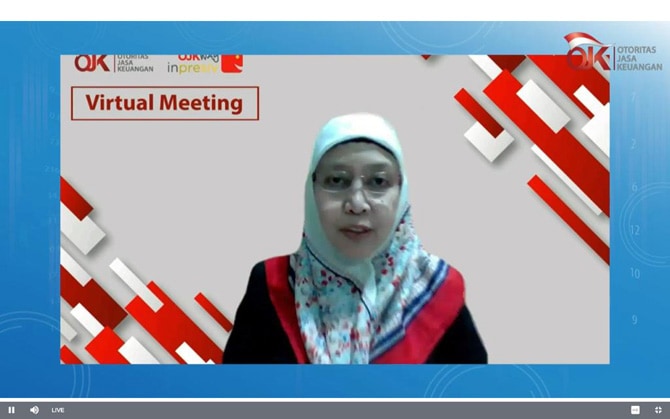 APRESIASI INVESTOR MUDA: Deputi Komisioner Pengawas Pasar Modal I OJK Djustini Septiana saat memaparkan materi dalam Literasi Keuangan OJK Kelas Investasi bertema Cerdas Investasi di Pasar Modal, Selasa (24/8). (Foto : Ratih Paramitha)