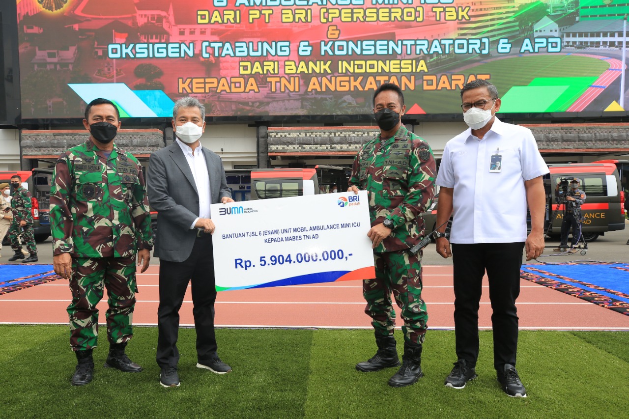 PT Bank Rakyat Indonesia (Persero) Tbk memberikan bantuan 6 unit mobil ambulans mini ICU kepada Markas Besar TNI Angkatan Darat pada Kamis (2/9) di Jakarta. Penyerahan tersebut dilakukan oleh Direktur Utama BRI Sunarso Kepada Kepala Staf TNI Angkatan Dara