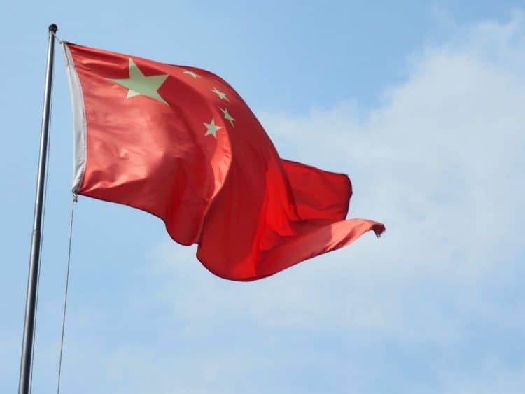Bendera negara Tiongkok. Pemerintah Tiongkok memberlakukan aturan ketat. Semua tayangan kartun dan acara televisi untuk anak yang menampilkan kekerasan dan darah serta berbau pornografi akan dilarang tayang. (China Research Center)
