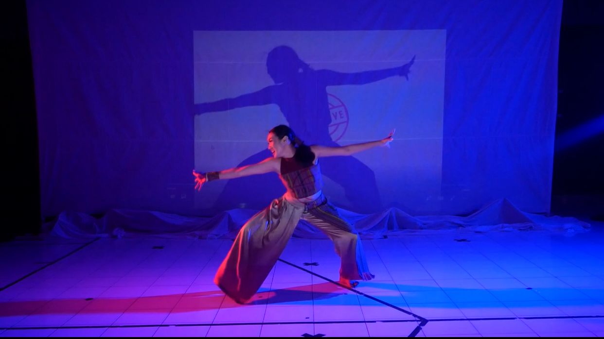 TAMPILKAN YANG TERBAIK: Dila Dithaliya tampil memukau untuk bidang tari kreasi, dalam ajang FLS2N daerah 2021, beberapa waktu lalu.