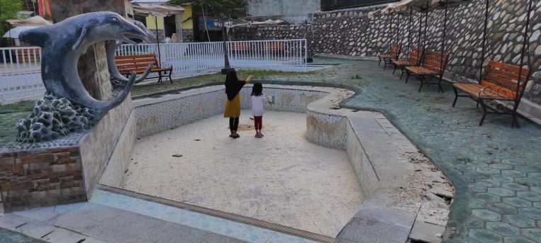 BELUM DIGARAP MAKSIMAL: Kolam renang di kawasan destinasi Lawata di Kelurahan Dara, Kecamata Rasanae Barat, Kota Bima dikosongkan karena belum bisa dimanfaatkan, beberapa waktu lalu.( Atina/Radar Tambora )