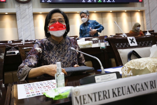 Menteri Keuangan Sri Mulyani saat hadir dalam rapat kerja Komisi XI DPR RI dengan Menteri Keuangan di Kompleks Parlemen, Senayan, Jakarta, Senin, (20/9/2021). Rapat kerja tersebut beragendakan penyerahan Daftar Investarisasi Masalah (DIM) RUU tentang Hubu