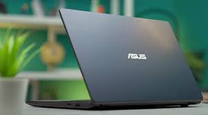 MENAWAN: Desain Asus E410MA yang menarik dan fitur yang canggih. (Foto: Istimewa)