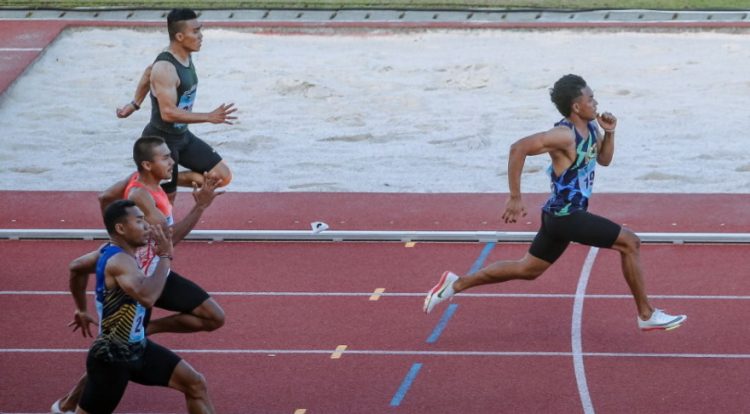 Lalu Mohammad Zohri finis pertama dan meraih emas 100 meter PON XX Papua 2021. (Dok PB PON XX Papua 2021)