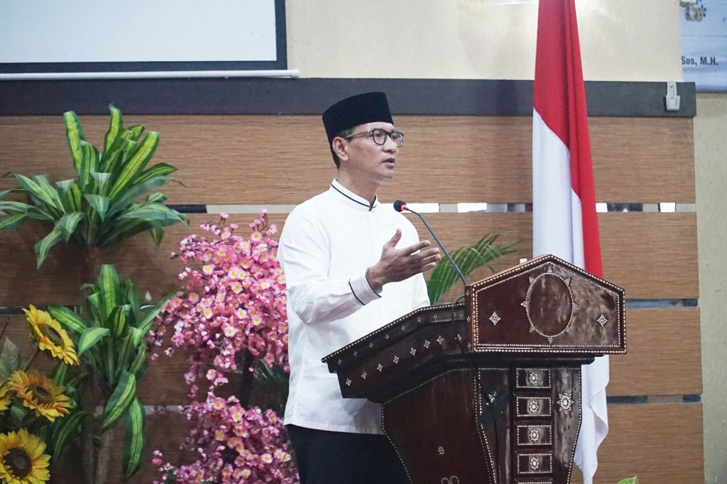 Wali Kota Mataram H Mohan Roliskana