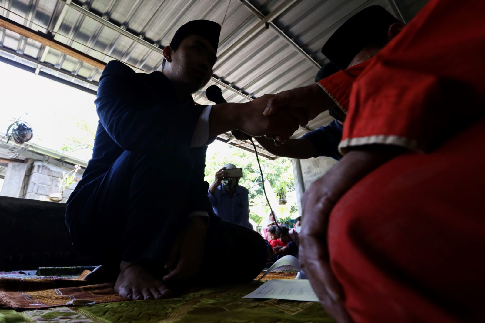 ILUSTRASI: Ijab kabul, yang merupakan salah satu momen sacral dalam prosesi pernikahan. Di NTB, kasus pernikahan anak masih ditemukan, pembukaan kembali sekolah diharap bisa menekan nikah dini tersebut.