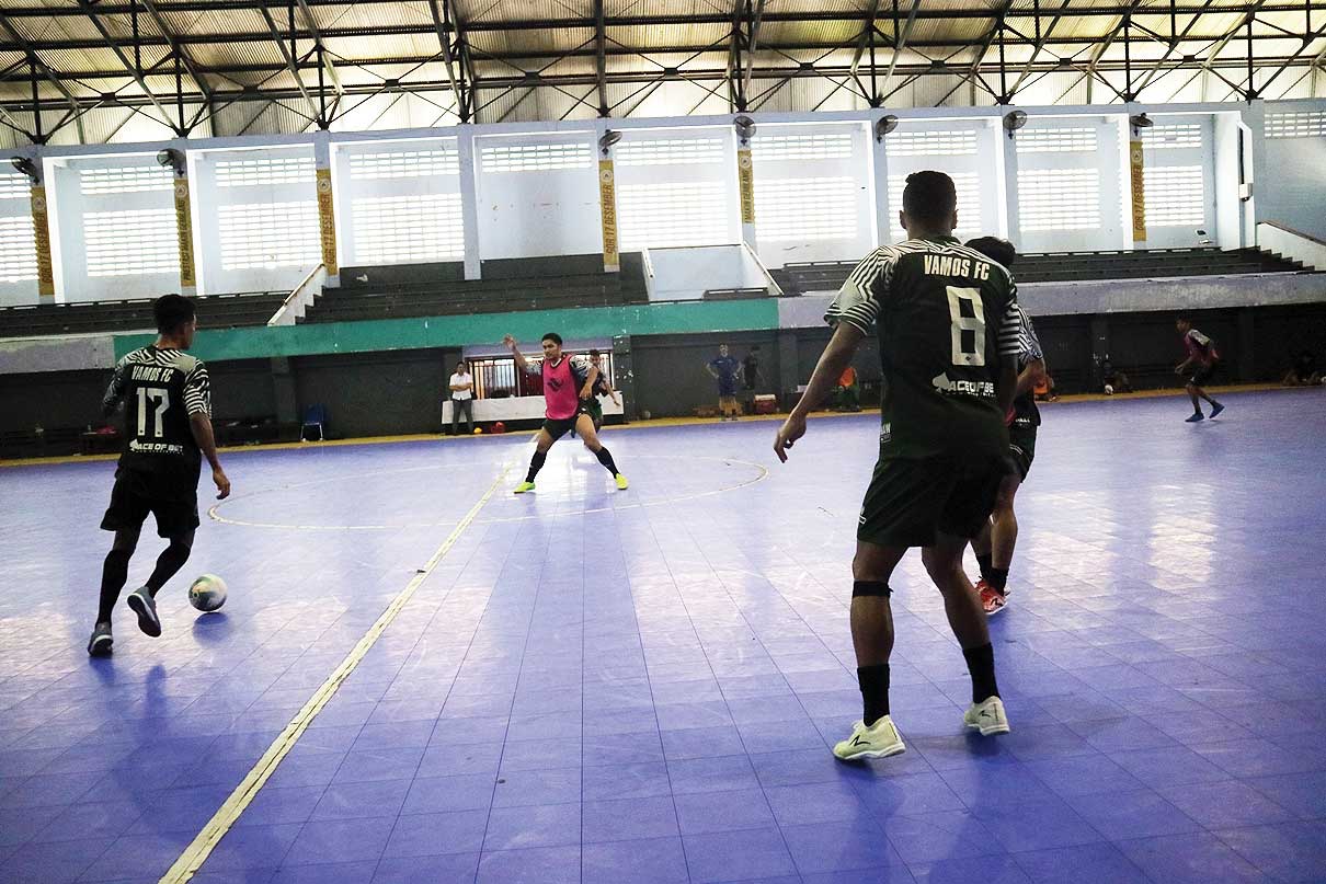 SIAP TAMPIL: Pemain Vamos Mataram saat menjalani training camp di Sporthall GOR Turide, beberapa waktu lalu.