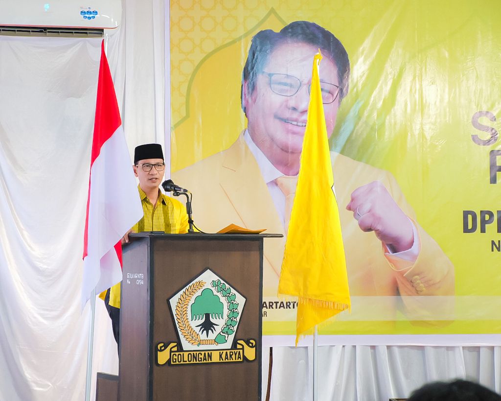 TARGET MENANG : Ketua DPD Golkar NTB H Mohan Roliskana menyampaikan sambutan dalam silaturrahi pengurus DPD Golkar NTB di mataram sbtu (6/11) lalu.