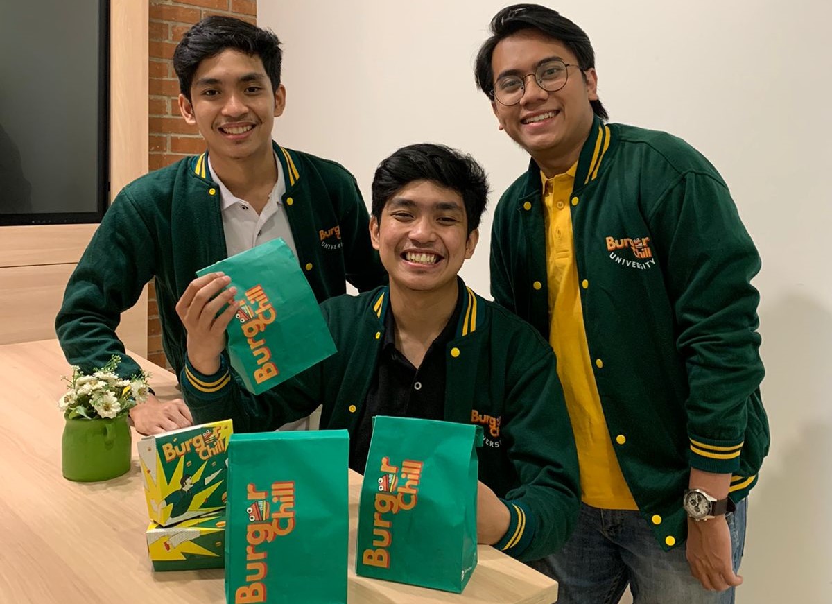 Founder & CEO Burgerchill Dzaky Muhammad, Founder & COO Burgerchill Naufal Muhammad serta Manager of Quality Control Product sekaligus PR Burgerchill Ahlam Nauval.