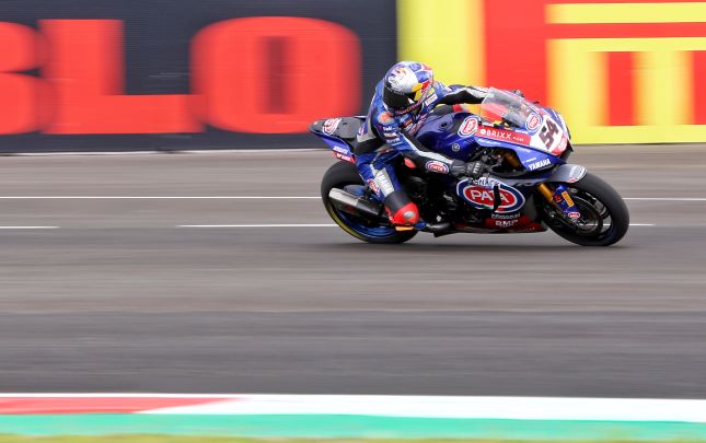 TERPAKSA DITUNDA: Race 1 WorldSBK Mandalika Sabtu (20/11) terpaksa ditunda akibat hujan deras mengguyur sirkuit.