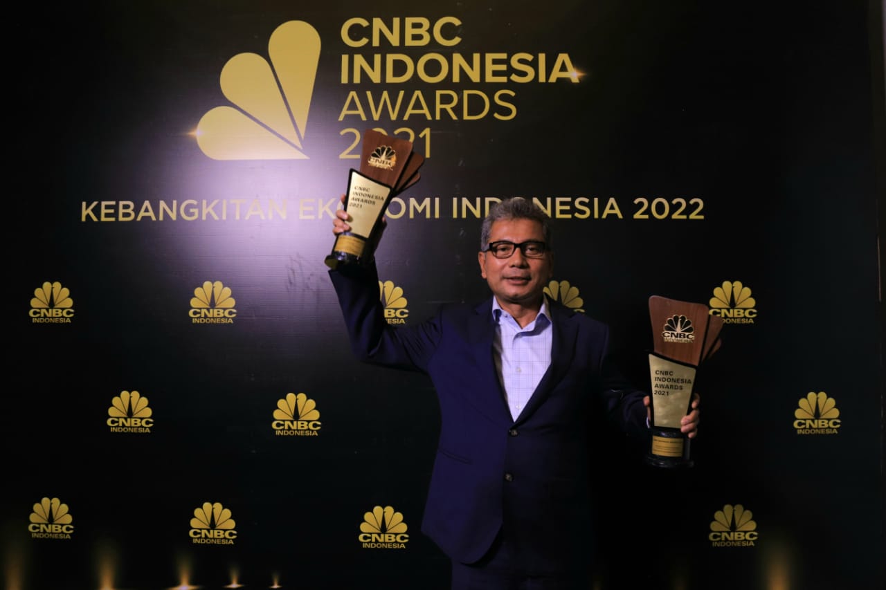 BRI menyabet penghargaan dalam kategori The Most Adaptive Titan Bank atas kinerja yang solid yang karena keberhasilannya dalam melakukan transformasi bisnis yang berkelanjutan. Dalam acara ini, Direktur Utama BRI Sunarso juga dinobatkan sebagai The Best C
