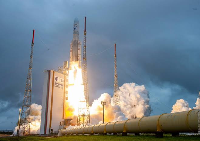 Peluncuran teleskop antariksa James Webb (NASA)