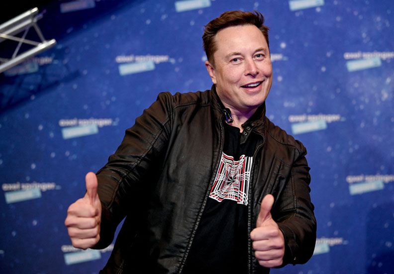 CEO Tesla Elon Musk tercatat sebagai orang terkaya di dunia versi Forbes. (foto: Britta Pederson/AFP)