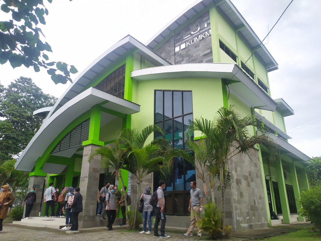 CIPTAKAN ENTERPRENEUR: Gedung PLUT Dinas KUKM NTB harus bisa menjadi center of excellent dalam menciptakan wirausaha baru. (DIDIT/LOMBOK POST)