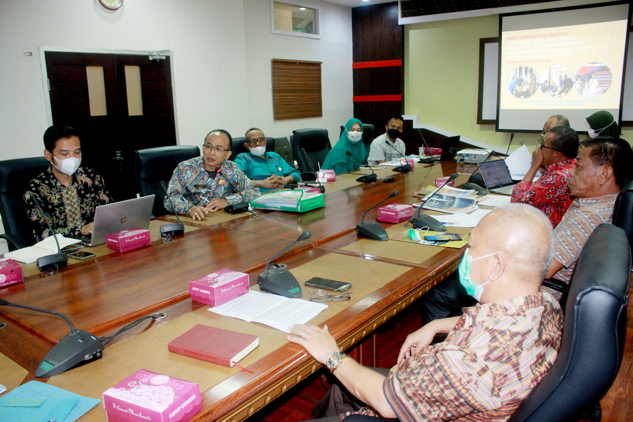 ATENSI ASET: KPK bersama OPD lingkup Pemprov NTB menggelar rapat koordinasi, salah satu pembahasannya mengenai aset di Gili Trawangan. (KHALIK UNTUK LOMBOK POST)
