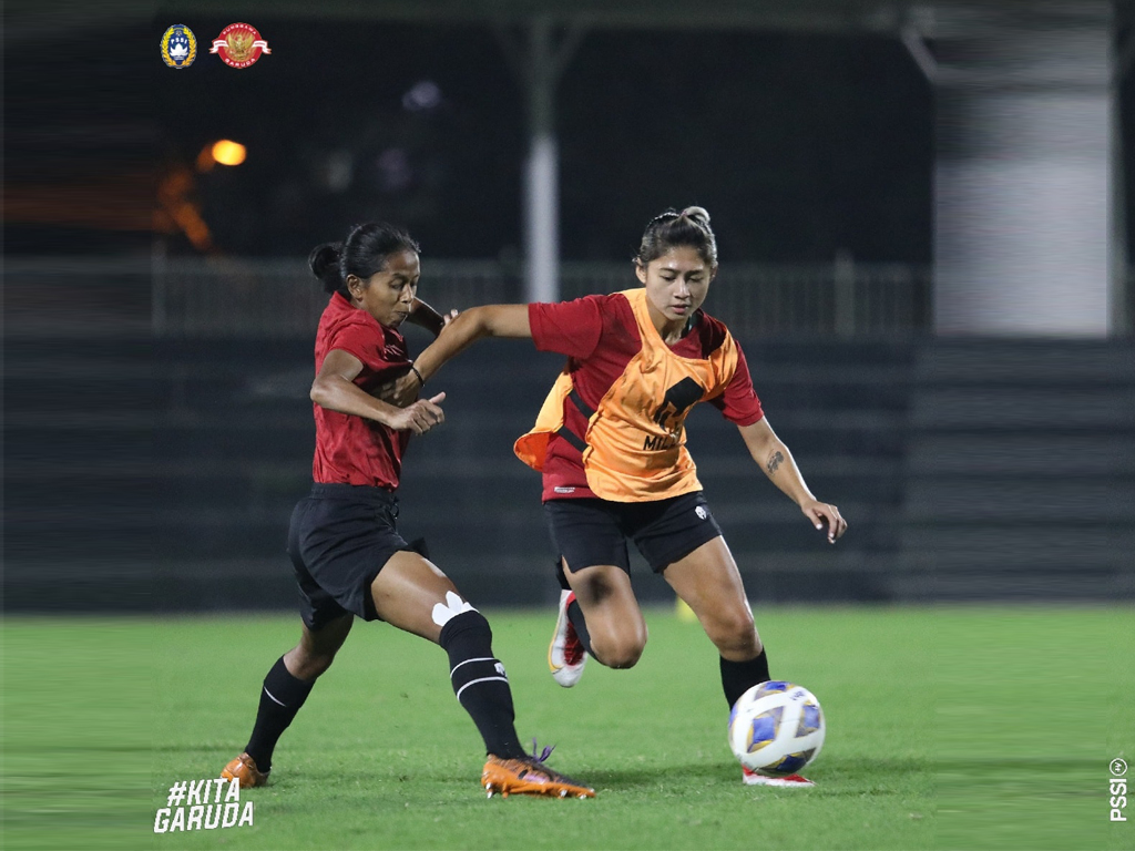 BERLATIH: Timnas Putri berlatih jelang laga melawan Australia, Jumat (21/1). (FACEBOOK PSSI)