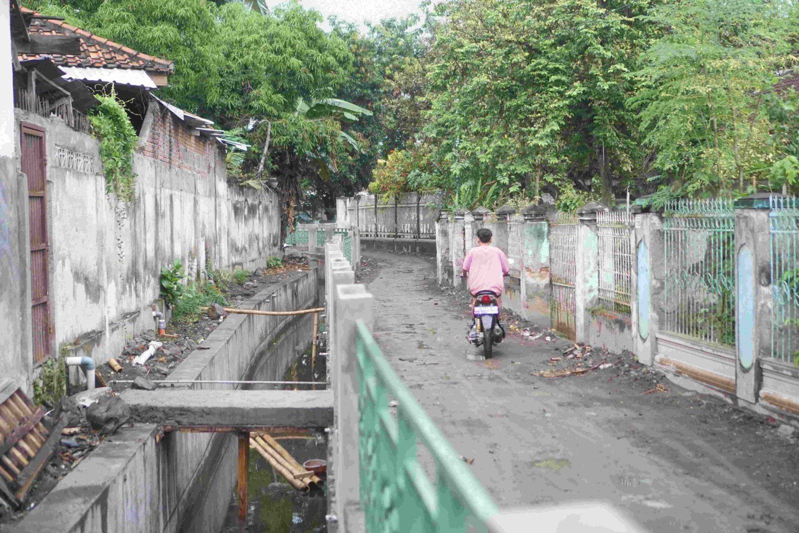 SUDAH RAMPUNG: Penataan parit di Lingkungan Muhajirin, Kelurahan Pancor, Kecamatan Selong sudah rampung, belum lama ini. (Fatih/Lombok Post )