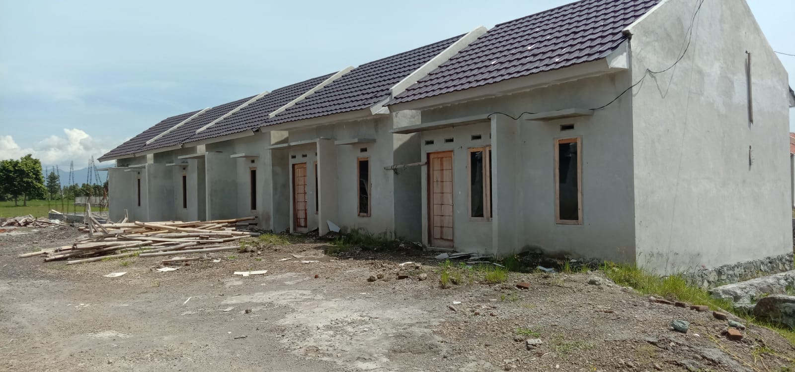 HARGA RUMAH NAIK LAGI: Sejumlah unit rumah subsidi yang sudah dibangun pengembang di kawasan Bypass BIL, Kabupaten Lombok Barat, Kamis (13/1/2022).