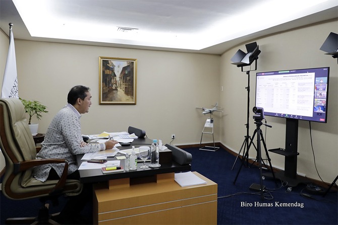 Menteri Perdagangan, Muhammad Lutfi menggelar Konferensi Pers terkait Kebijakan Minyak Goreng Satu Harga secara virtual di Jakarta, Selasa (18/1/2022).