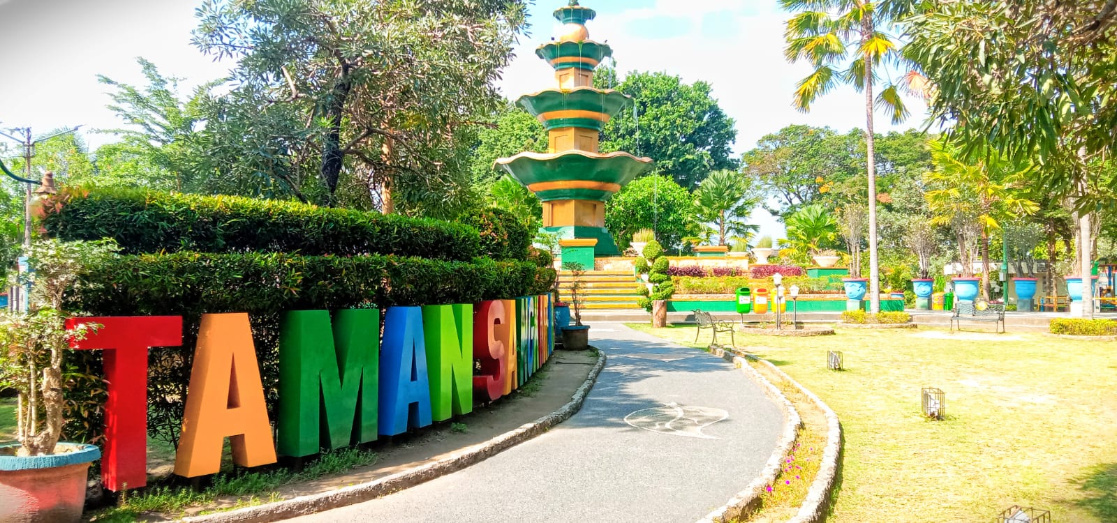LEPAS PENAT: Inilah tampilan Taman Sangkareang di Kota Mataram, Senin (24/1/2022). (Dewi/Lombok Post)