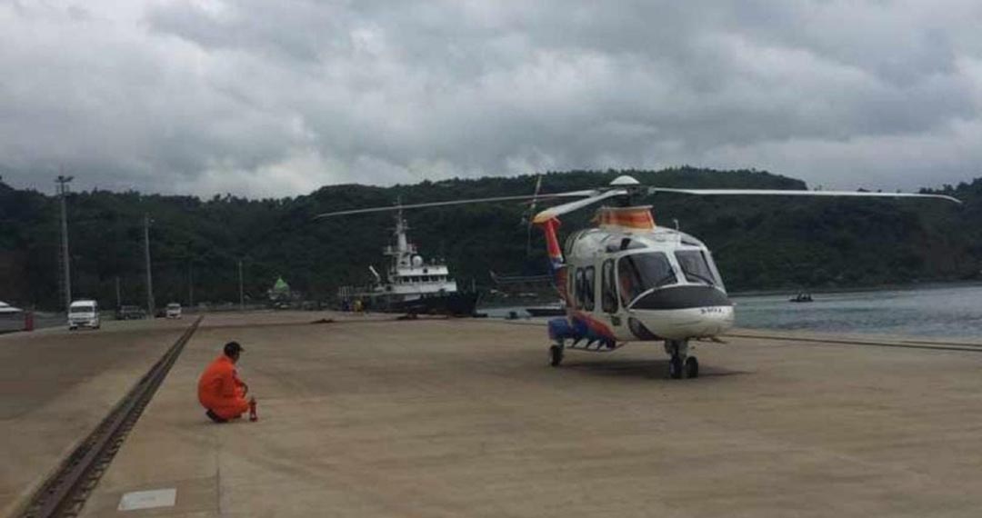PENGAMANAN: Beberapa petugas saat melakukan persiapan pengamanan di Pelabuhan Gili Mas, kemarin (4/2).(Pelindo For Lombok Post)