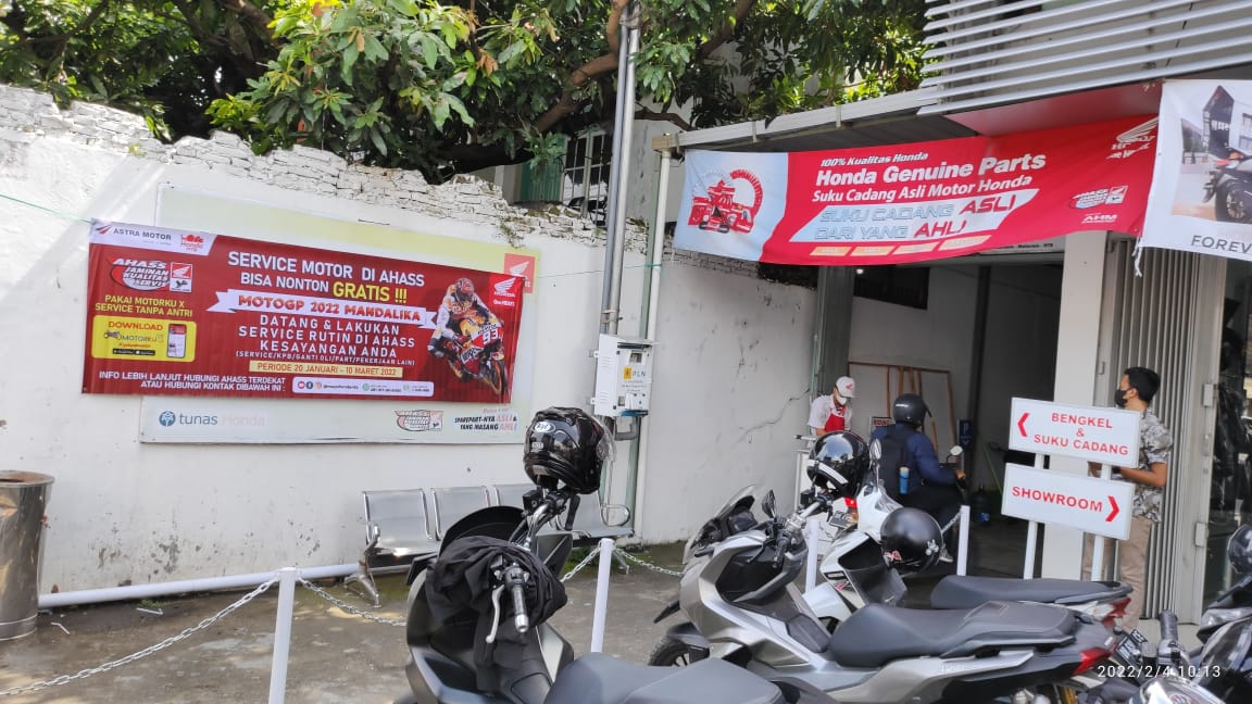 TEMPAT PERBAIKAN: Salah satu lokasi servis sepeda motor Honda, di Mataram.(HONDA FOR LOMBOK POST)
