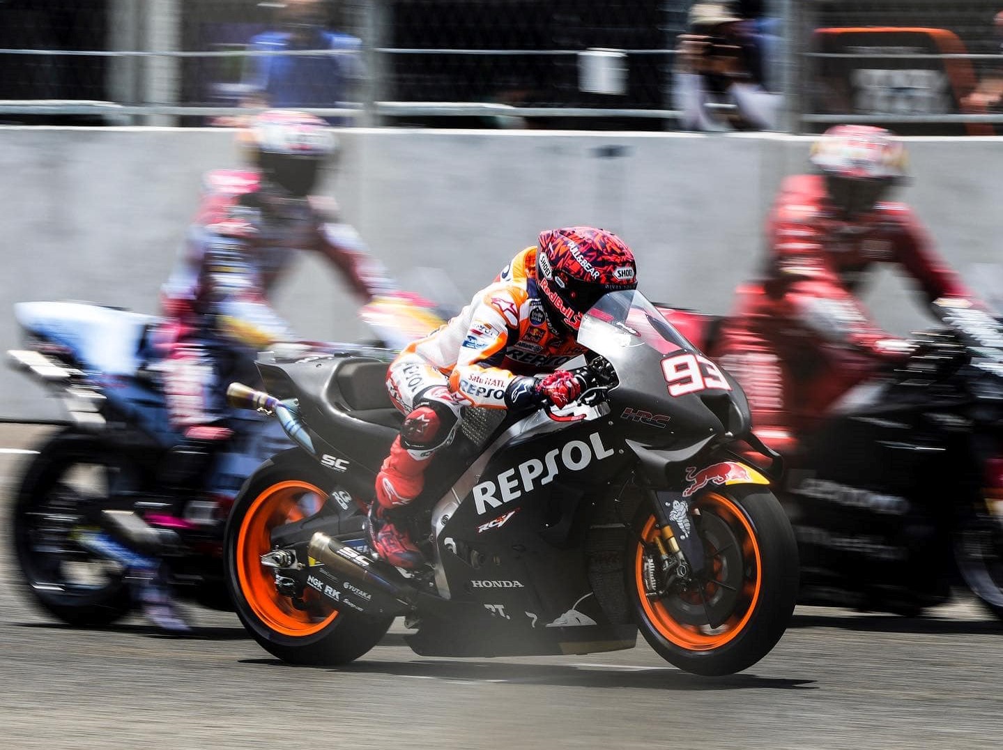 Pebalap Repsol Honda Marc Marquez terlihat bersiap melaju dalam Pra Musim di sirkuit Mandalika Lombok Minggu (13/2). (Foto : FB Marc Marquez)