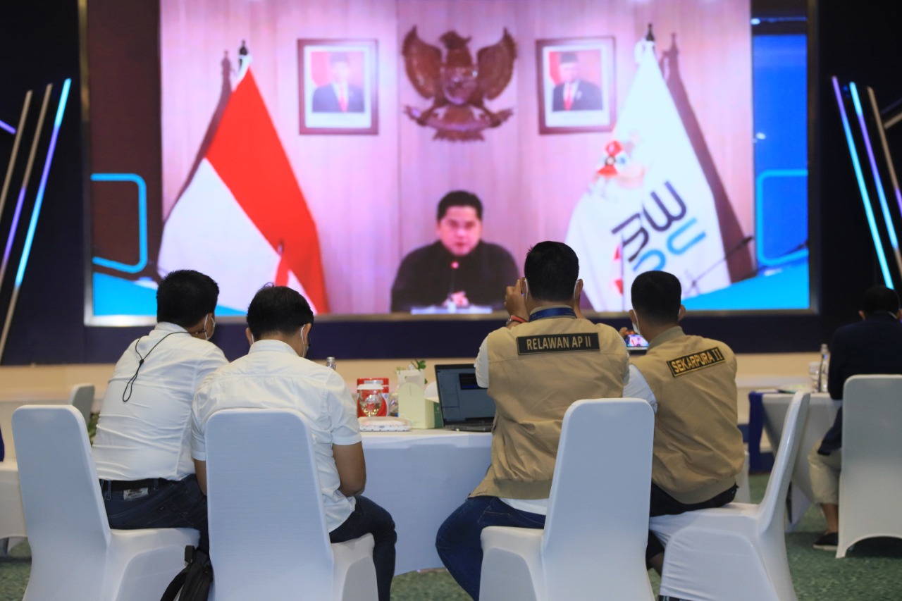 Menteri BUMN Erick Thohir dalam Rapat Koordinasi Satgas Bencana Nasional BUMN Tahun 2022 yang dilaksanakan secara hybrid, Selasa (08/02/2022) pagi.