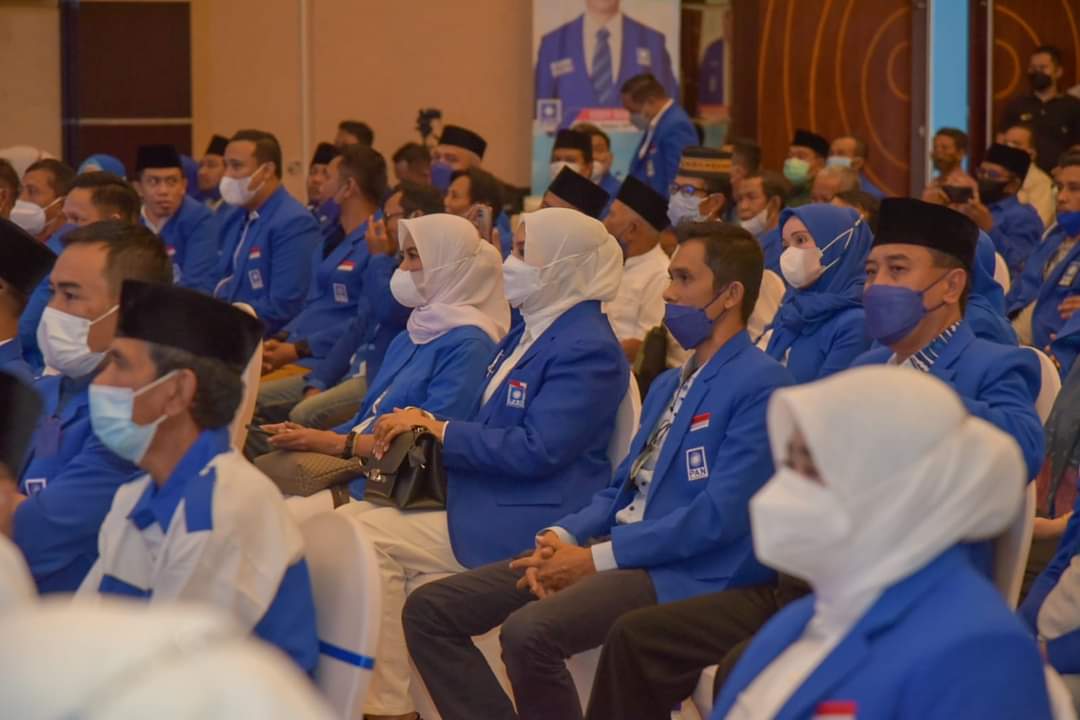 MENUJU PILEG 2024: Sejumlah kader perempuan PAN NTB dalam acara internal PAN, beberapa waktu lalu. (ZAD/LOMBOK POST )