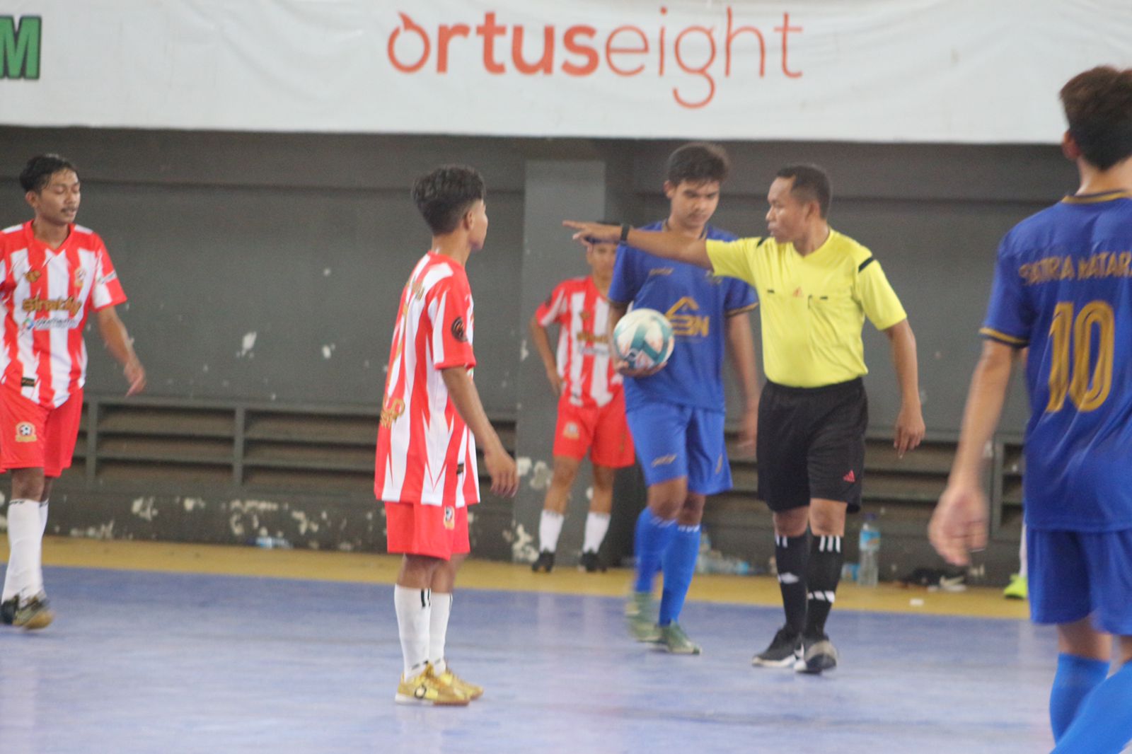 DIMULAI: Pertandingan Liga Futs Nusantara (LFN) NTB 2022 dimulai, Sabtu (12/3).(AFP NTB FOR LOMBOK POST)