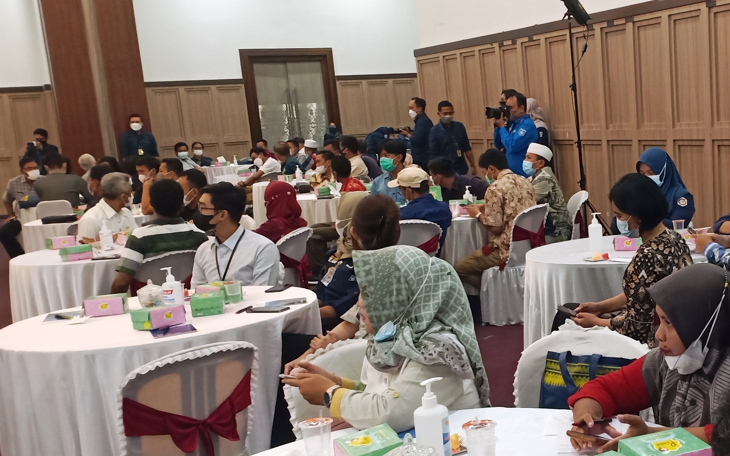 WAJIB PAJAK: Perwakilan wajib pajak saat menghadiri acara pekan panutan pajak dan tax gathering di kantor bupati Loteng, Kamis (10/3). (Dedi/Lombok Post)
